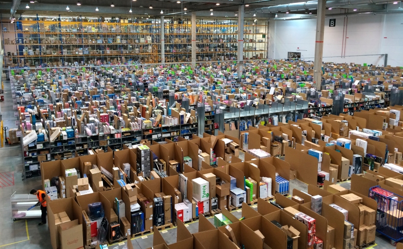 Il modello di lavoro Amazon: cosa si nasconde dietro la consegna in tempi record